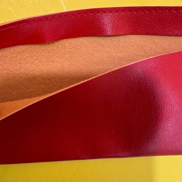 This is a strap chain unbranded for Updated wallets the flower is available now - Picture 3 of 7